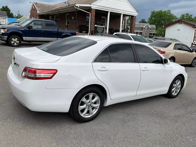2011 Toyota Camry - Image 5