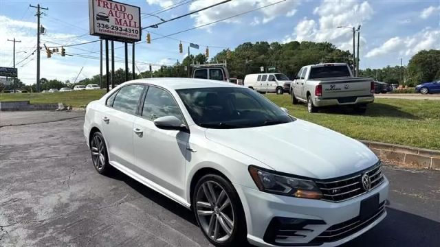 2018 Volkswagen Passat - Image 3