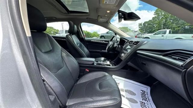2019 Ford Fusion - Image 16