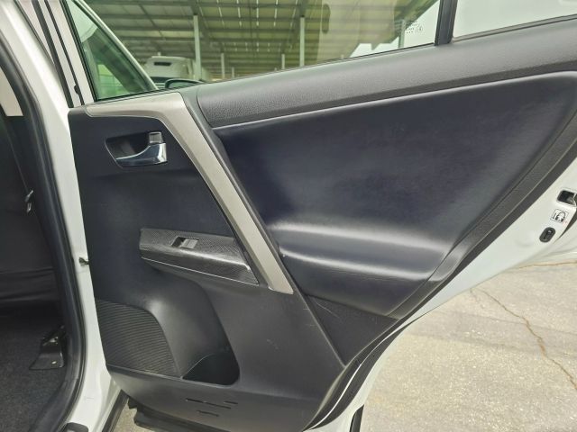 2018 Toyota Rav4 - Image 31