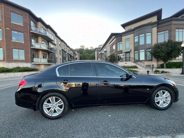 2015 Infiniti Q40 Sedan 4d - Image 7