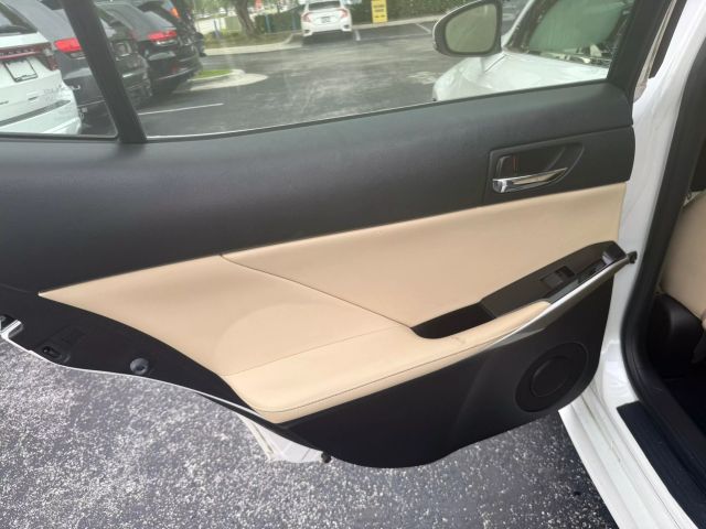 2015 Lexus Is - Image 29