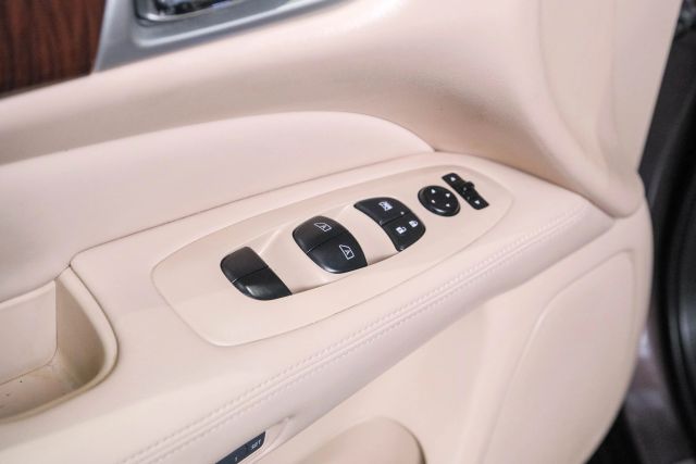 2016 Nissan Pathfinder Platinum Sport Utility 4d - Image 40