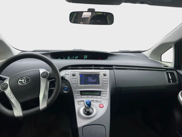 2013 Toyota Prius - Image 13