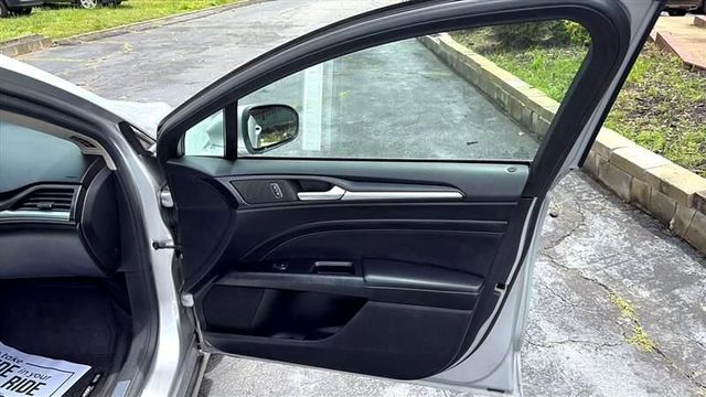 2019 Ford Fusion - Image 15