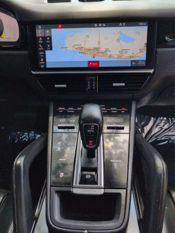 2020 Porsche Cayenne - Image 16