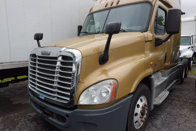2017 Freightliner Cascadia - Image 1