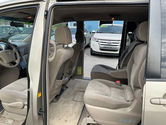 2006 Toyota Sienna - Image 12