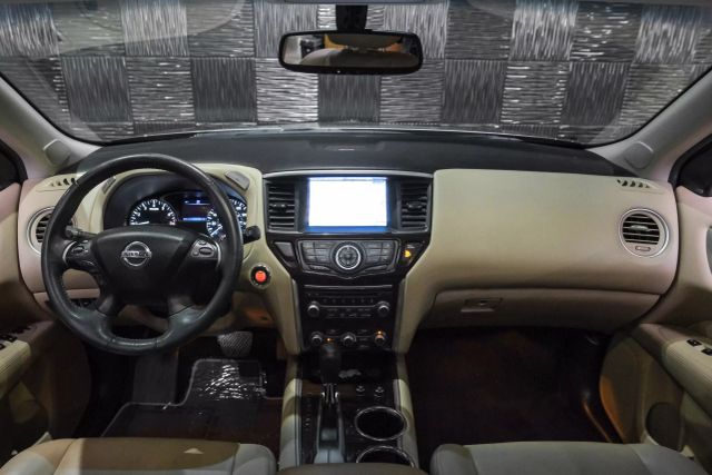 2016 Nissan Pathfinder Platinum Sport Utility 4d - Image 14