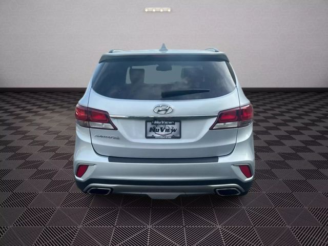 2017 Hyundai Santa Fe - Image 4