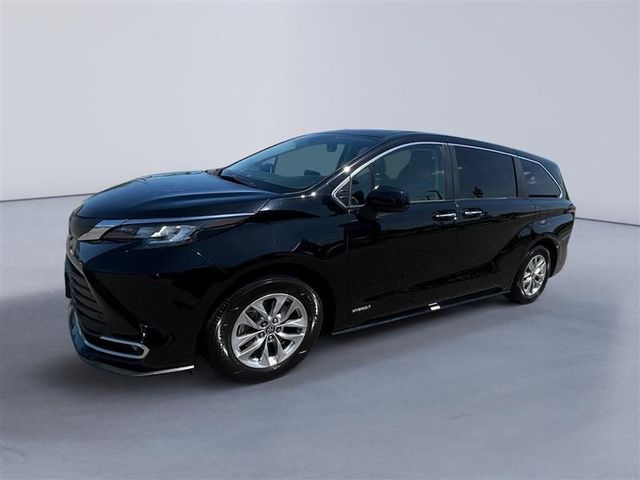2021 Toyota Sienna - Image 1