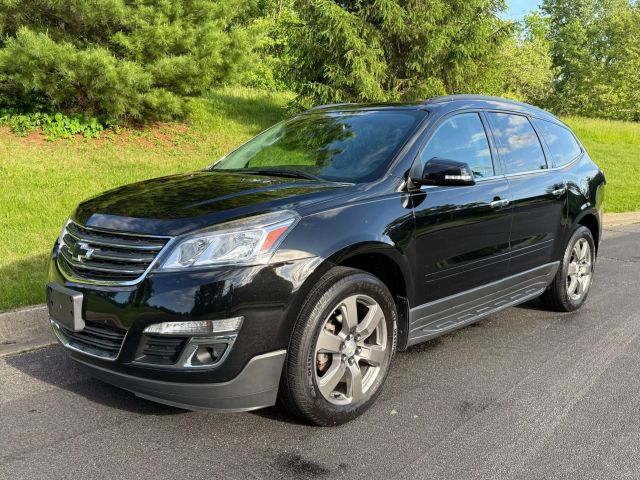 2017 Chevrolet Traverse Lt Sport Utility 4d - Image 1