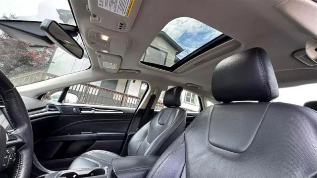 2019 Ford Fusion - Image 12