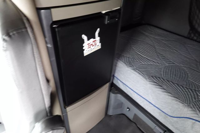 2017 Freightliner Cascadia - Image 10