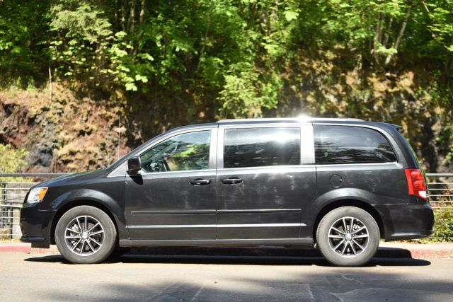 2017 Dodge Grand Caravan Passenger - Image 2
