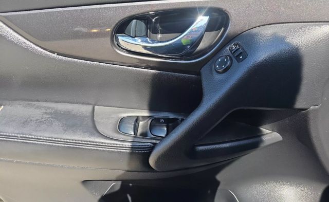 2020 Nissan Rogue - Image 17