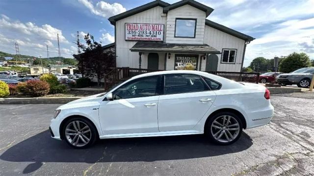 2018 Volkswagen Passat - Image 8