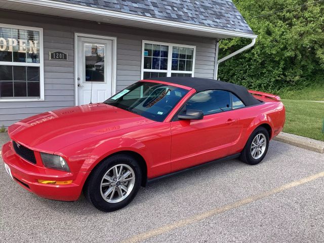 2005 FORD MUSTANG CONVERTIBLE RED AUTOMATIC - Interstate Auto Sales
