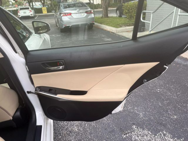 2015 Lexus Is - Image 27
