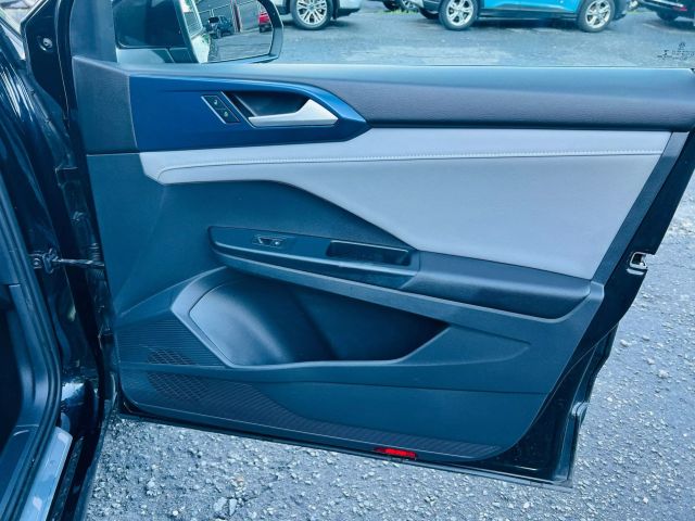 2023 Volkswagen Taos - Image 27