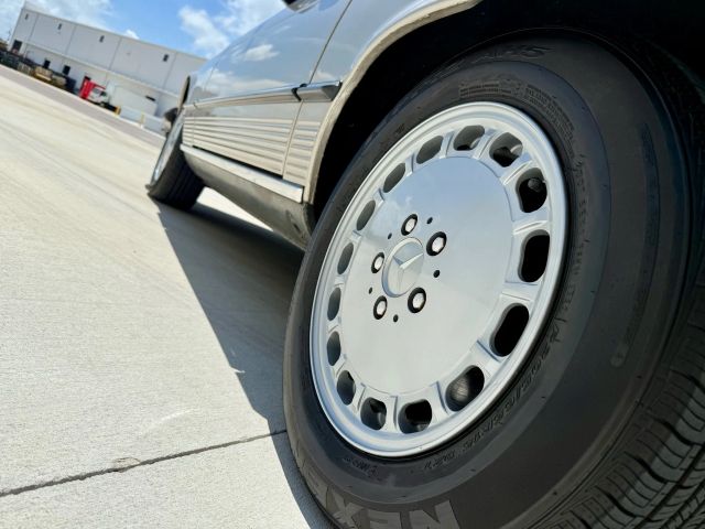 1987 Mercedes-benz 560 Series - Image 31