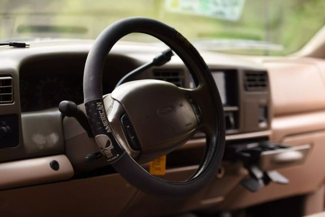 1999 Ford F350 Super Duty Crew Cab - Image 17
