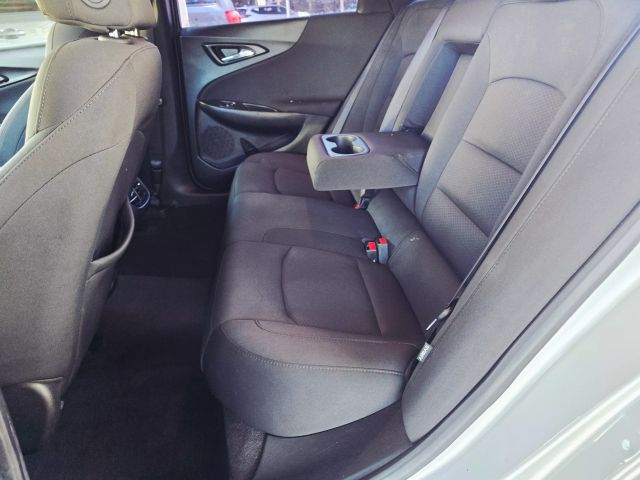 2018 Chevrolet Malibu - Image 35