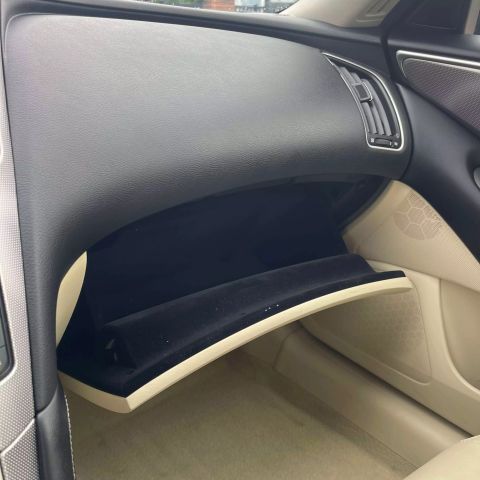 2015 Infiniti Q50 3.7 Premium Sedan 4d - Image 29
