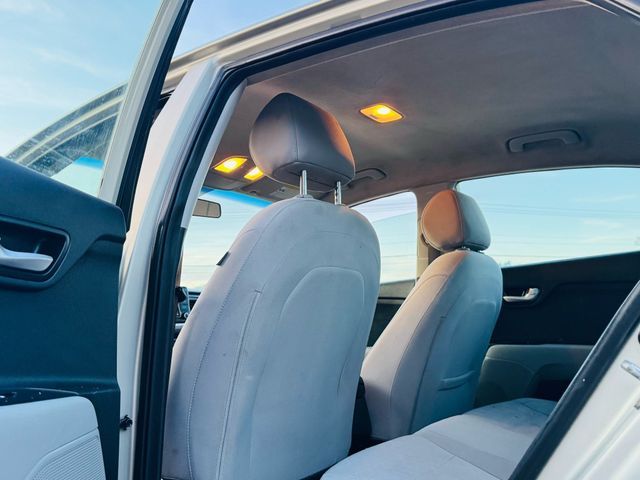2018 Kia Rio - Image 17