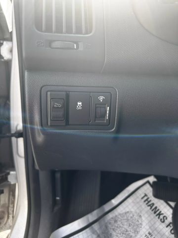 2011 Hyundai Elantra - Image 10