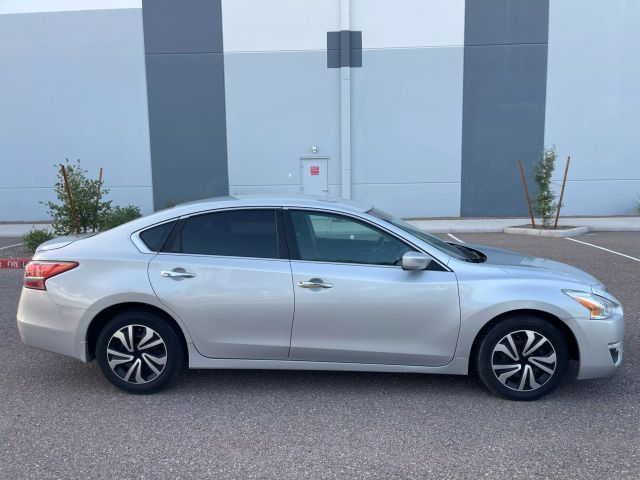 2013 Nissan Altima - Image 4
