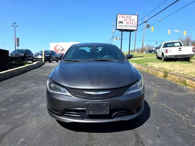2015 Chrysler 200 - Image 2