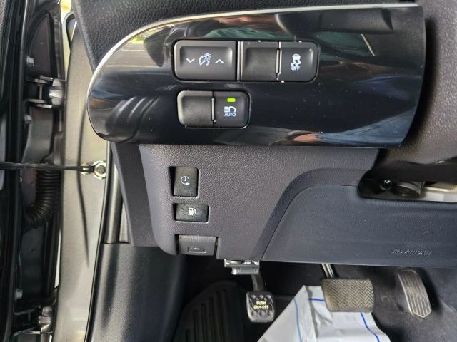 2017 Toyota Prius Prime - Image 27