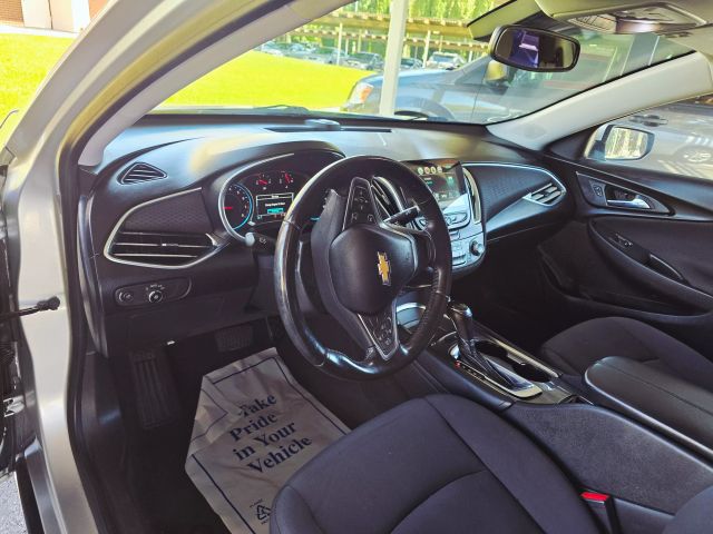 2018 Chevrolet Malibu - Image 15