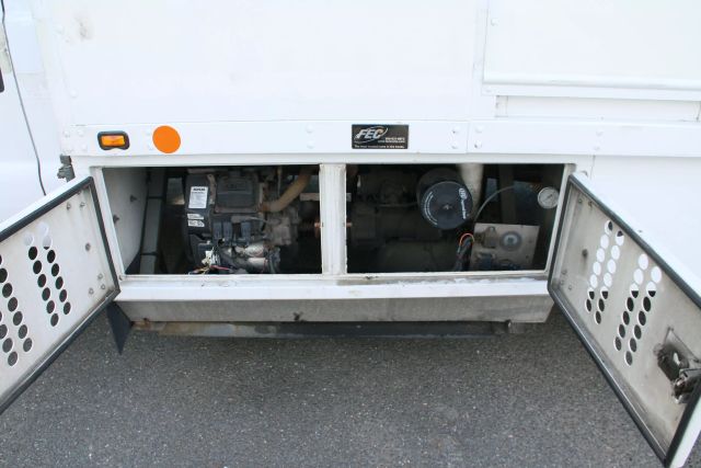 2015 Ford F550 Super Duty Regular Cab & Chassis - Image 13