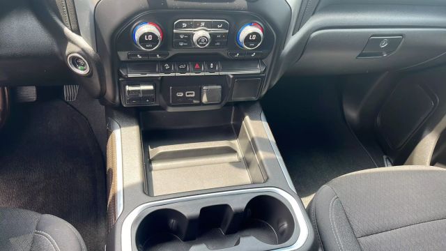 2021 Chevrolet Silverado 1500 Crew Cab - Image 19