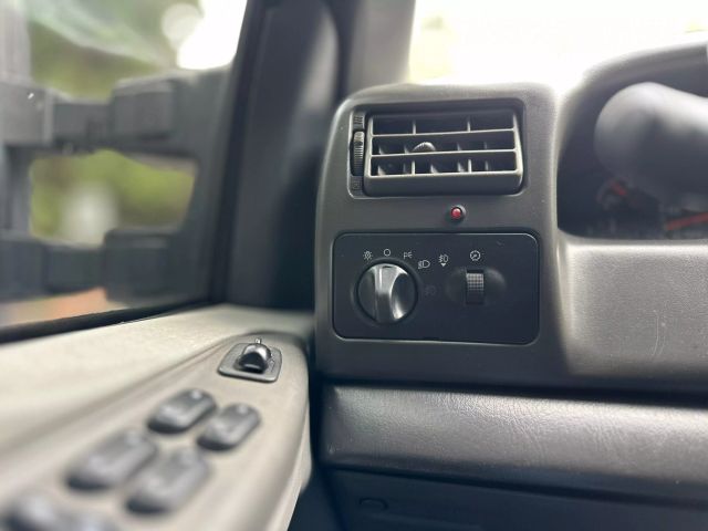 2003 Ford F250 Super Duty Crew Cab - Image 5