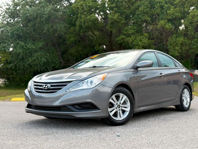 2014 Hyundai Sonata - Image 2