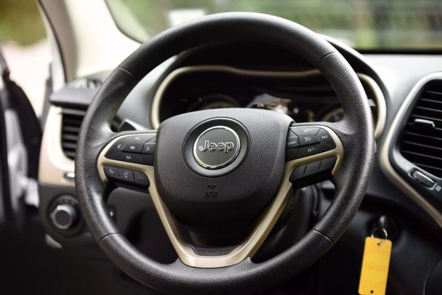 2016 Jeep Cherokee - Image 20