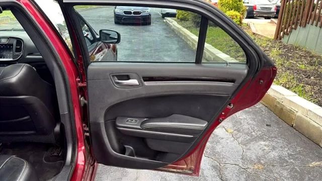 2018 Chrysler 300 - Image 18