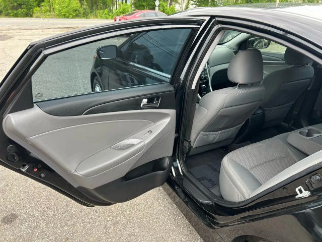 2014 Hyundai Sonata - Image 11