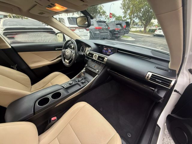 2015 Lexus Is - Image 14