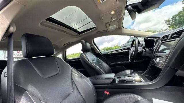 2019 Ford Fusion - Image 17