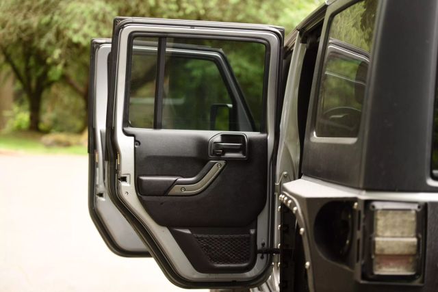 2016 Jeep Wrangler - Image 17