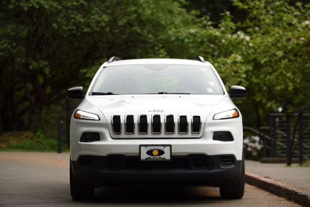 2016 Jeep Cherokee - Image 22