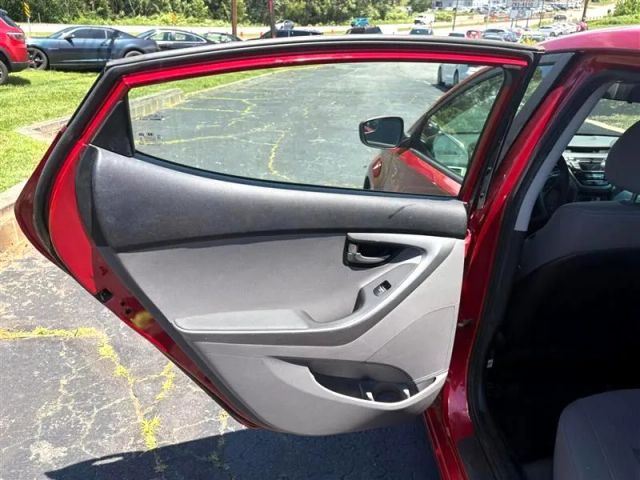 2015 Hyundai Elantra - Image 12