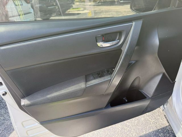 2018 Toyota Corolla - Image 27