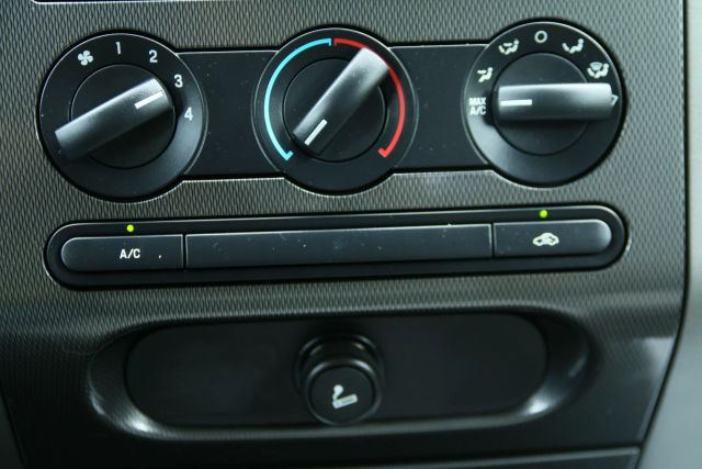 2004 Ford F150 Super Cab - Image 27