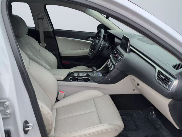 2020 Genesis G70 - Image 15