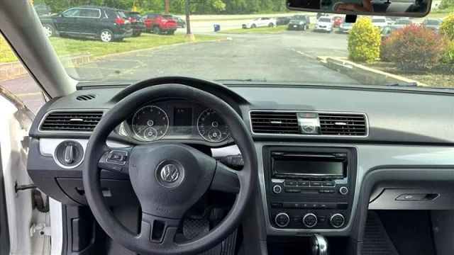 2012 Volkswagen Passat - Image 10